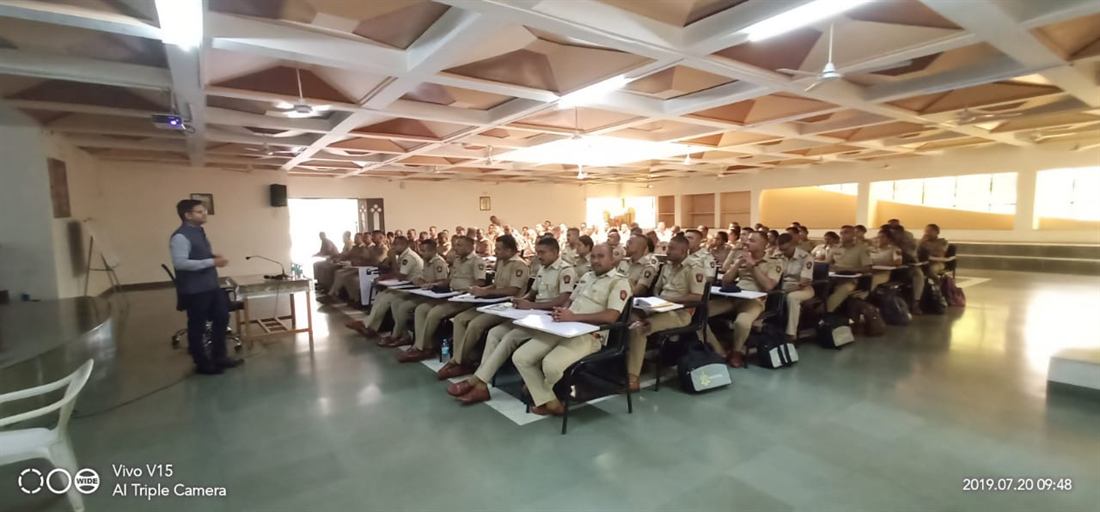 Pankkaj with trainee officers at Maharashtra Police Academy